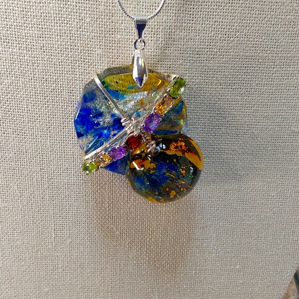 Necklace Peridot, citrine,amethyst, Garnet on resin base